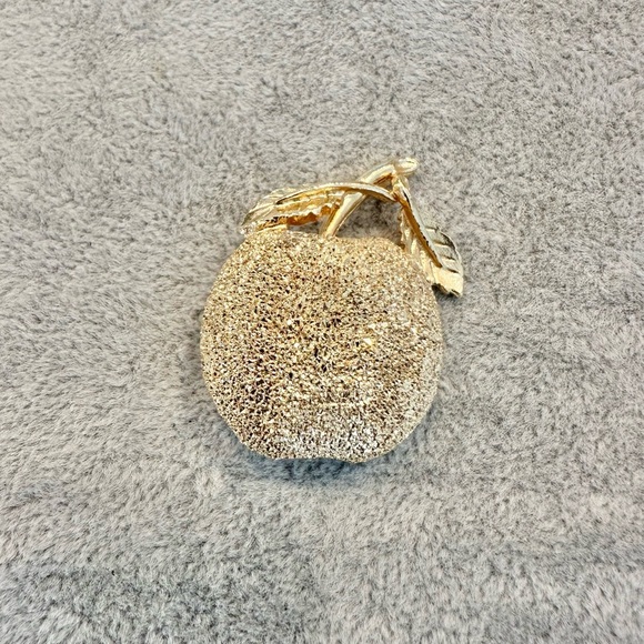 Jewelry - Vintage Gold Tome Sparkly Diamond Cut Textured Apple Brooch Pin